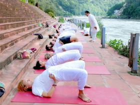 100 hour Yoga Teacher Training in Rishikesh 